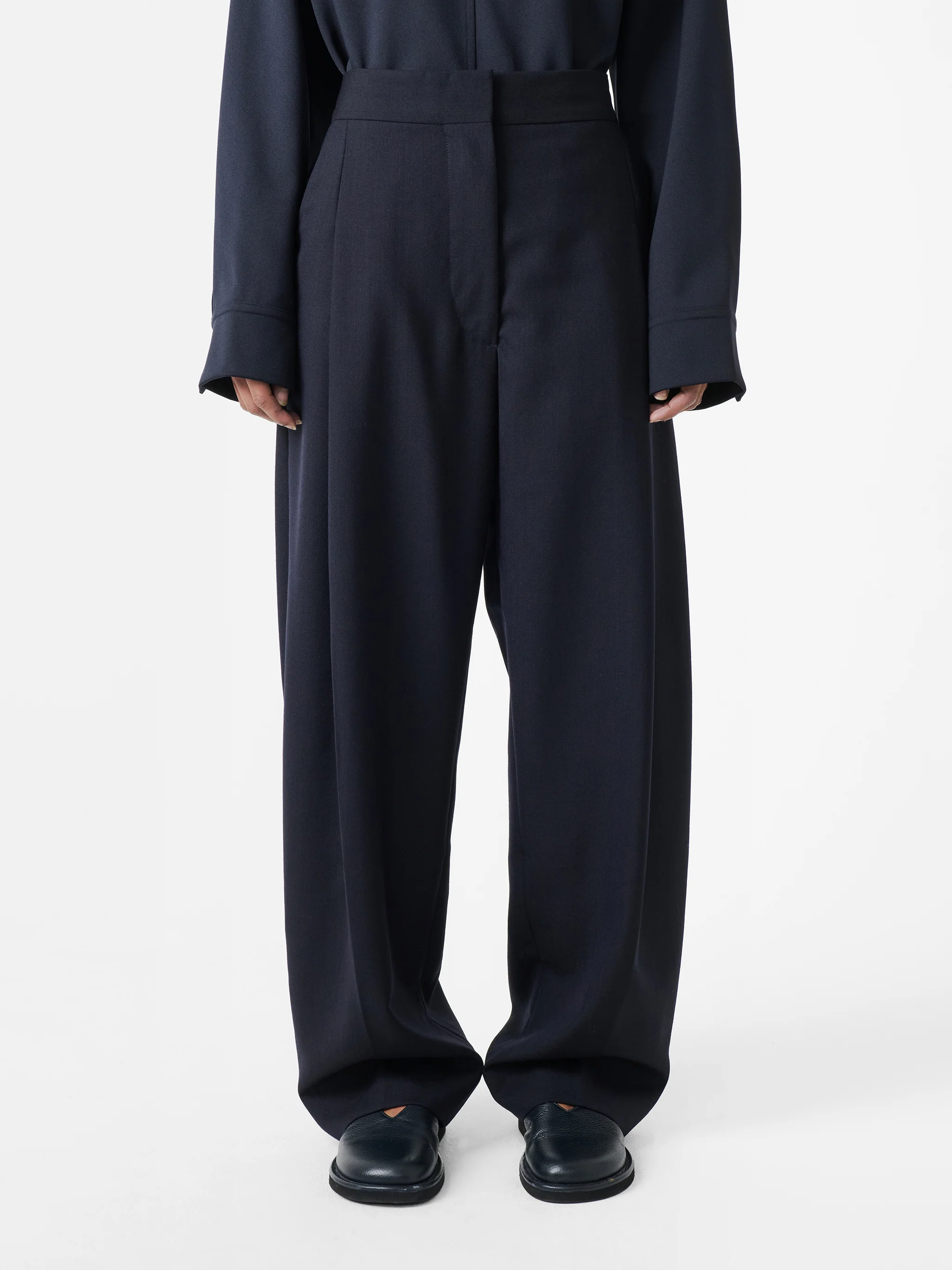 Vai Tropical Wool Pant in Darkest Navy - Image 4