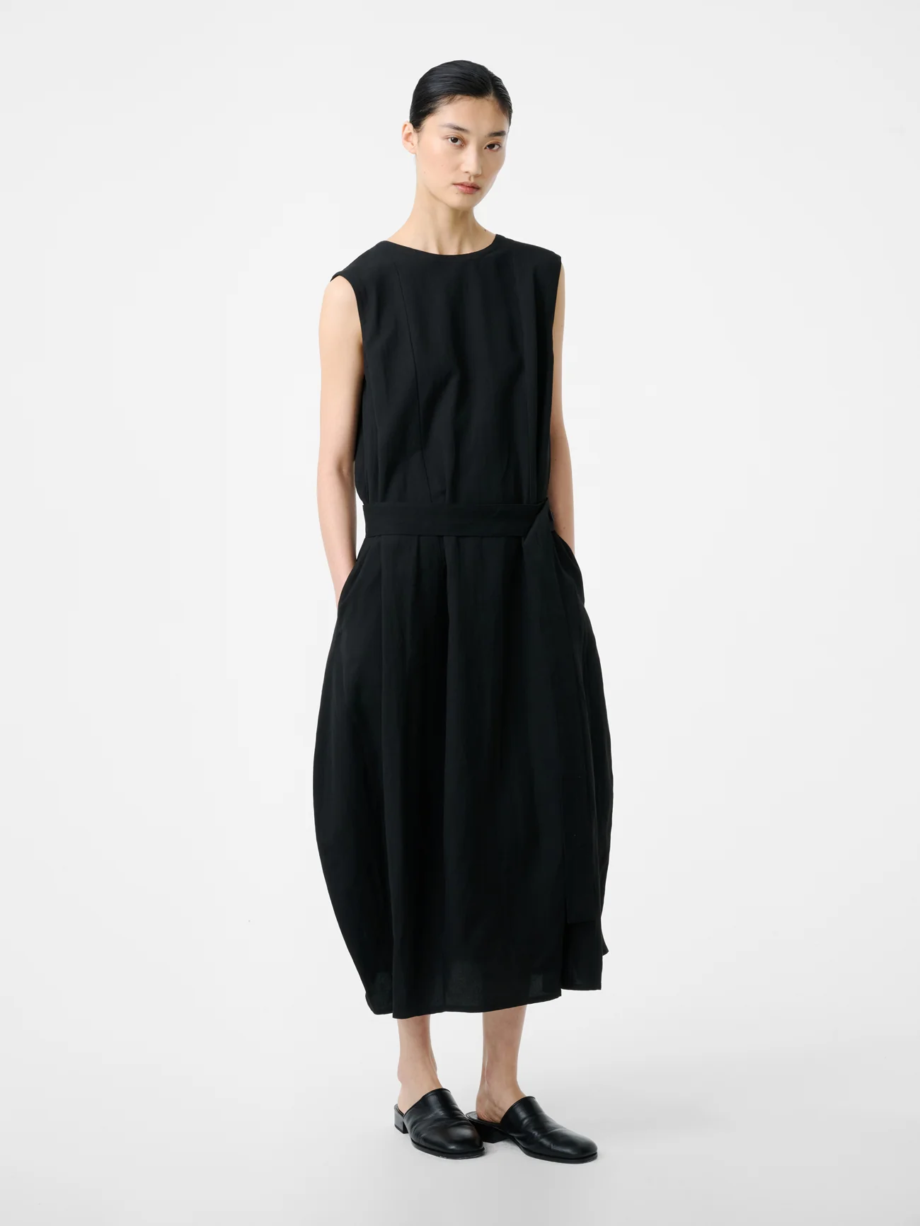Wold Linen Dress in Black - Image 2